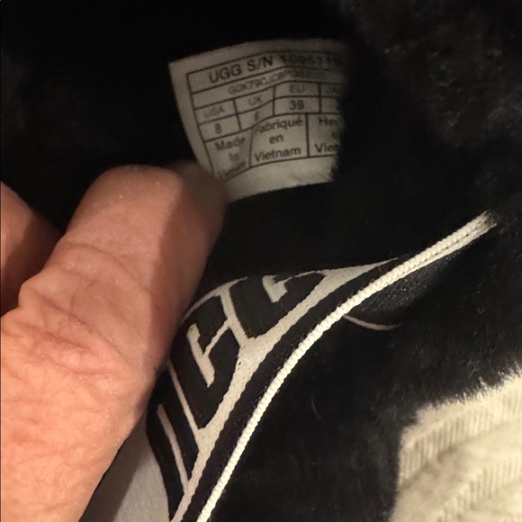 UGG women’s slippers size 9 - Picture 4 of 5